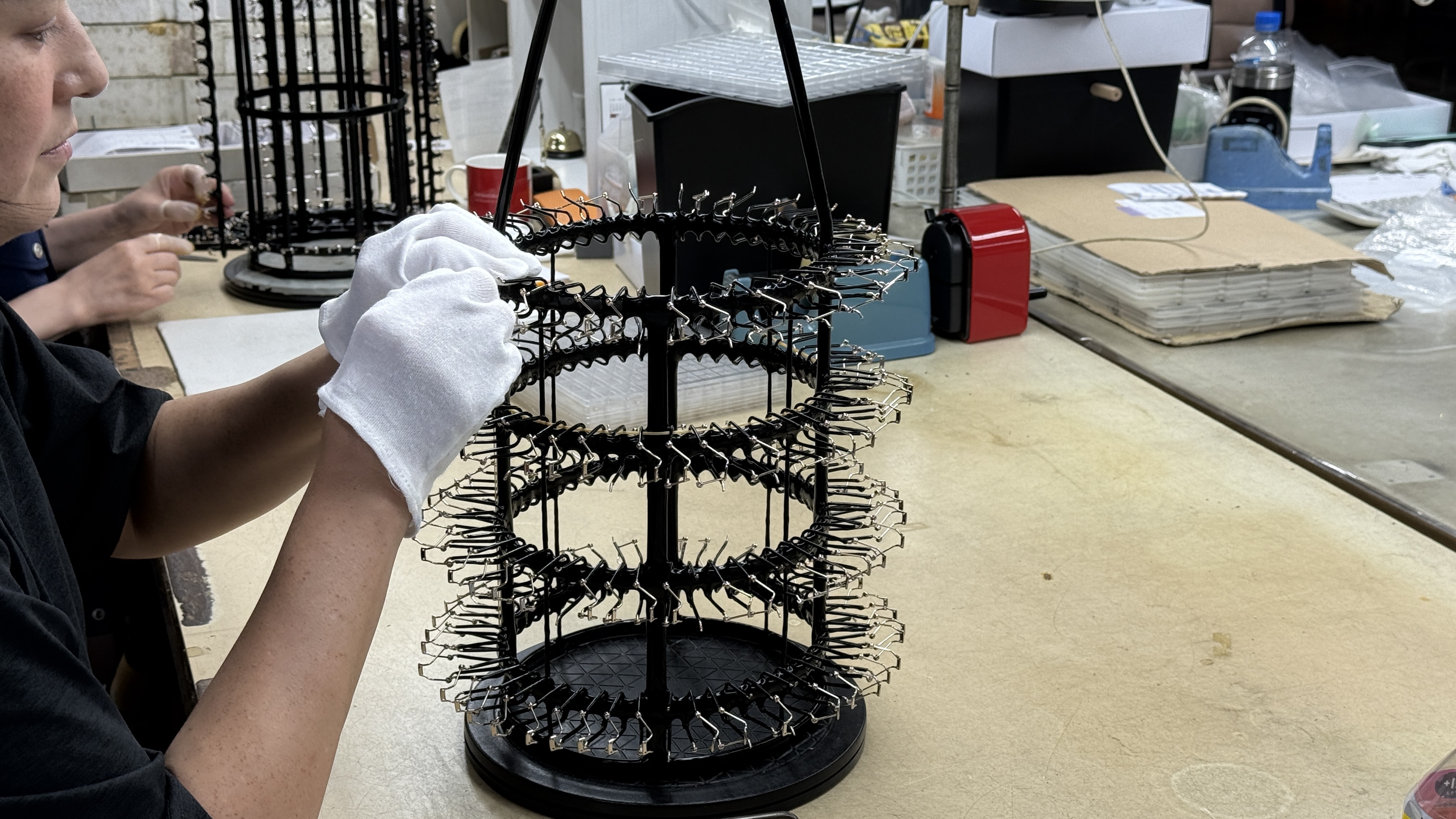 治具掛け・洗浄工程